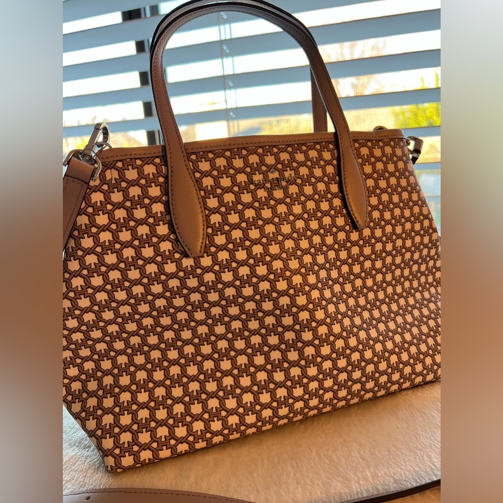 Beautiful authentic Kate Spade satchel bag. Gray and white color, like new.